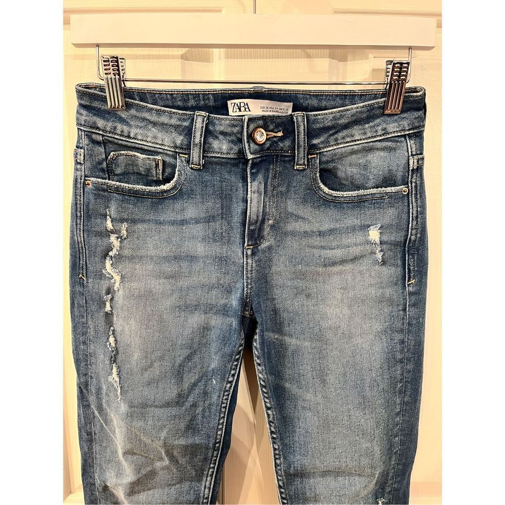 Zara Straight Leg Distressed Hem Jeans sz 4 EUC